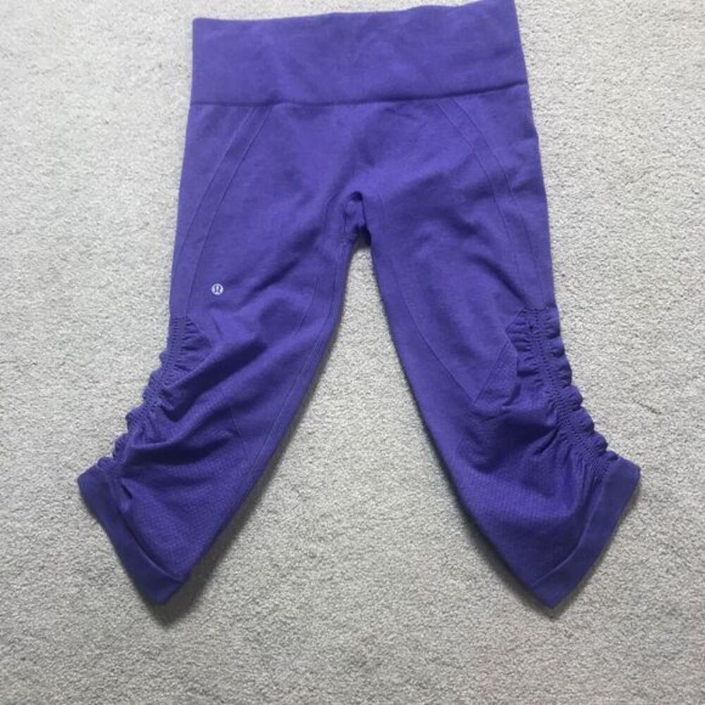 Lululemon In The Flow Women's Size 6 Purple Cropped Leggings